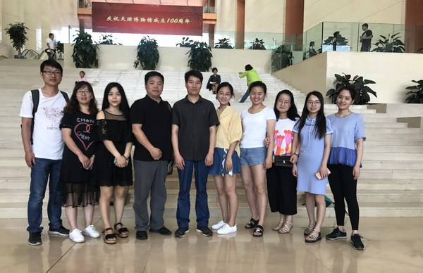 必赢76net线路艺术硕士（美术）研究生赴中国美术馆开展专题艺术实践教学.jpg